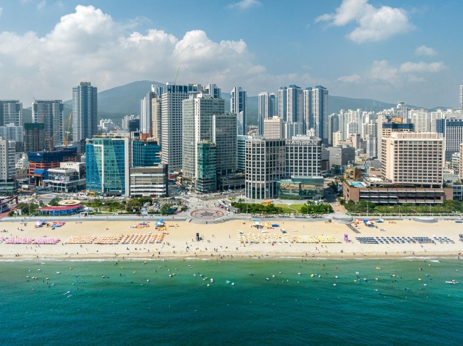 해운대 해수욕장을 조망한 항공샷 이미지
